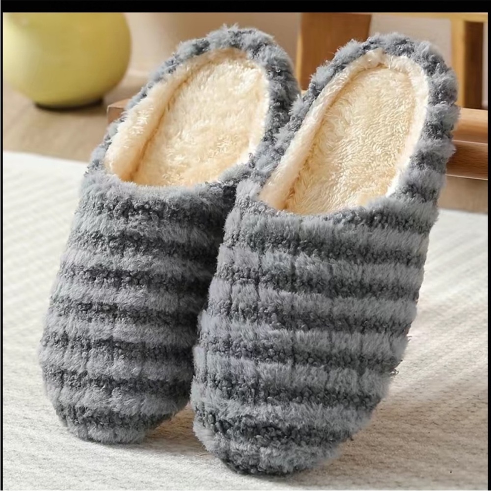 Gray Fuzzy slippers ❤️